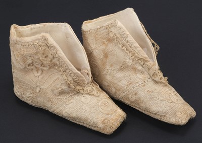 Lot 558 - Lace. A pair of Honiton lace baby shoes, early 19th century