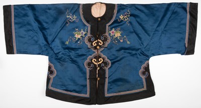 Lot 417 - Chinese. A ladies' embroidered silk jacket, late Qing Dynasty