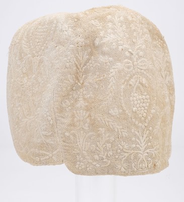 Lot 528 - Clothing. A fine needlework infant's cap, early 18th century