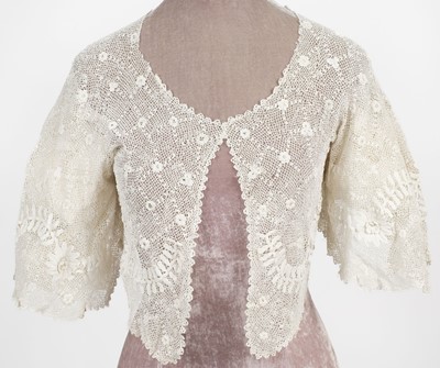 Lot 552 - Lace. A collection of lace, 19th-early 20th century